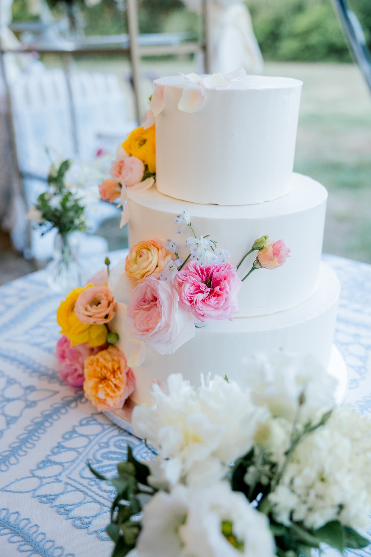 wedding cake with summer flowers