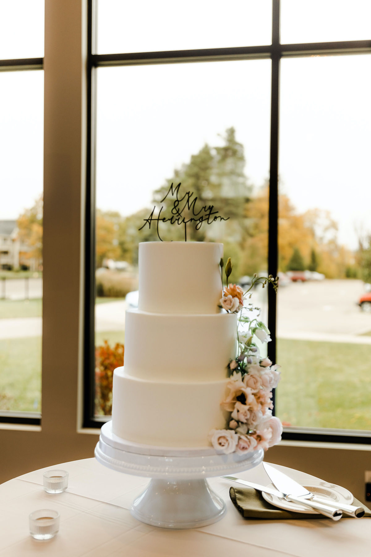 off-white wedding cake