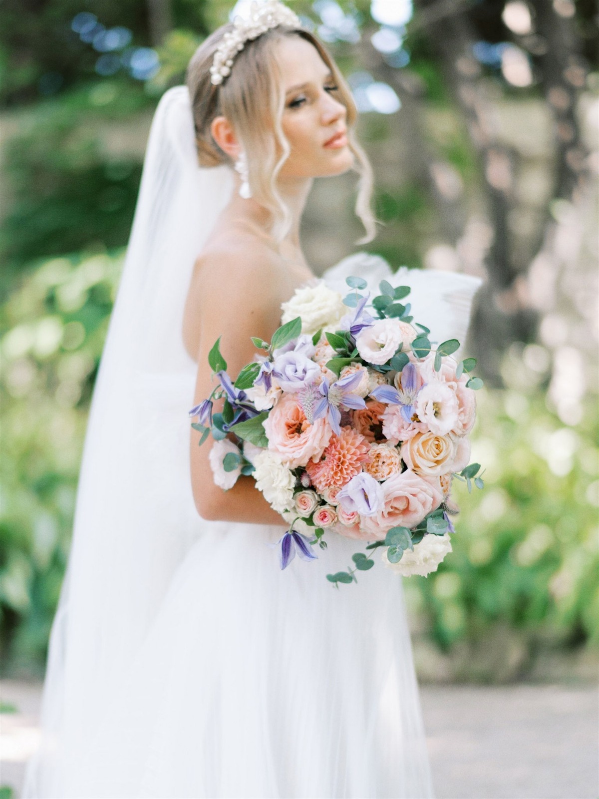 French-inspired summer bridal bouquet
