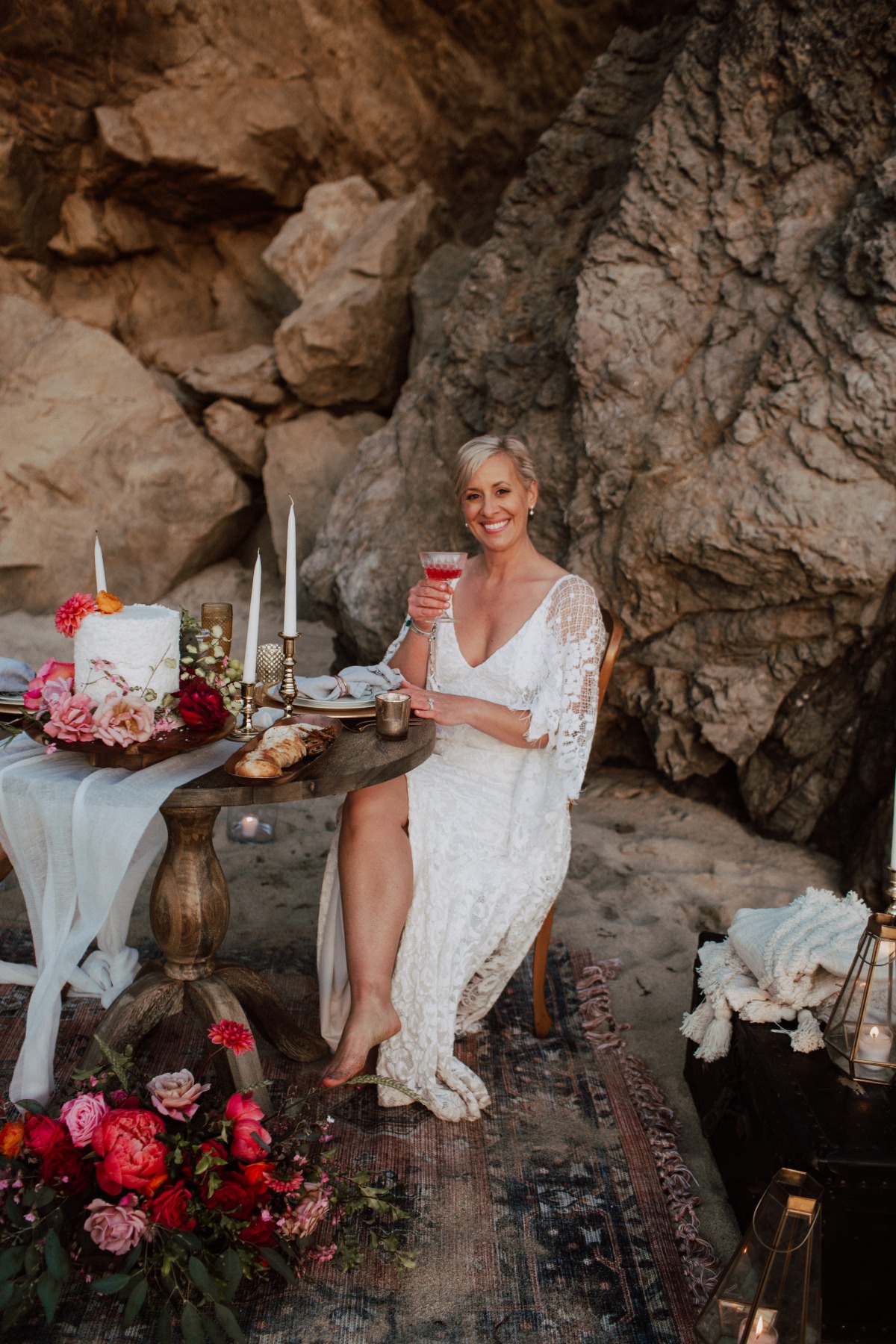 Boho beach bride at sweetheart table