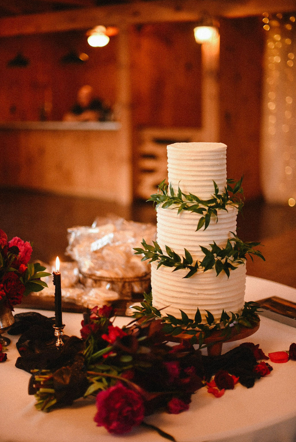 wedding cake table arrangements