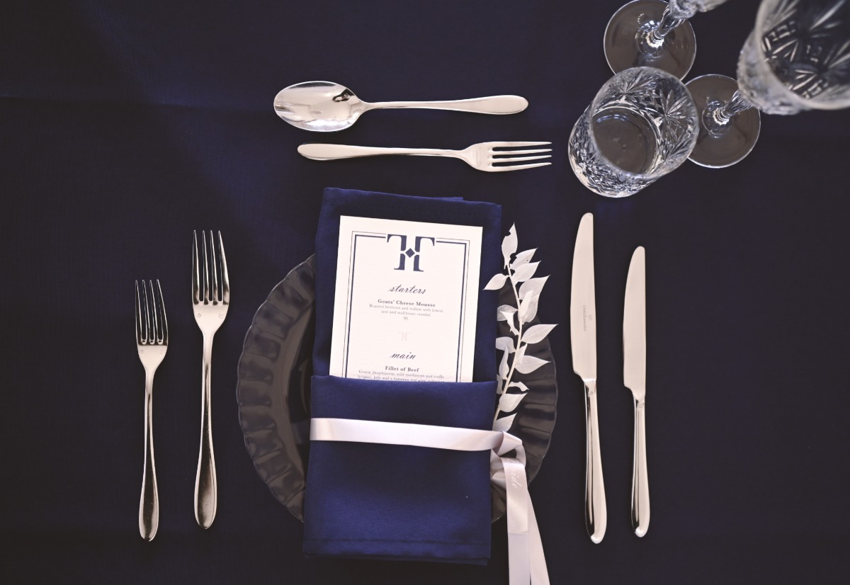 navy and white tablescape inspiration