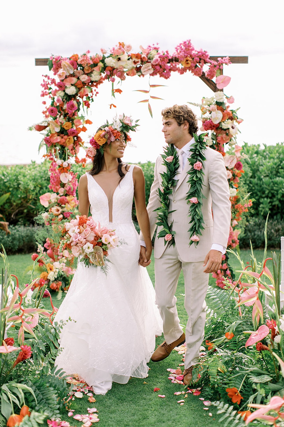 Coral-Wedding-Inspiration-in-Hawaii-AnnaB-Events-Alice-Ahn-Bridal-Musings-16
