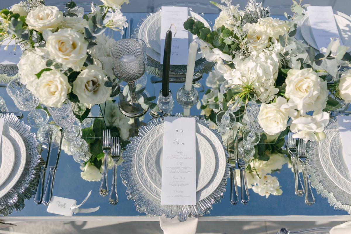 Transparent and white table details