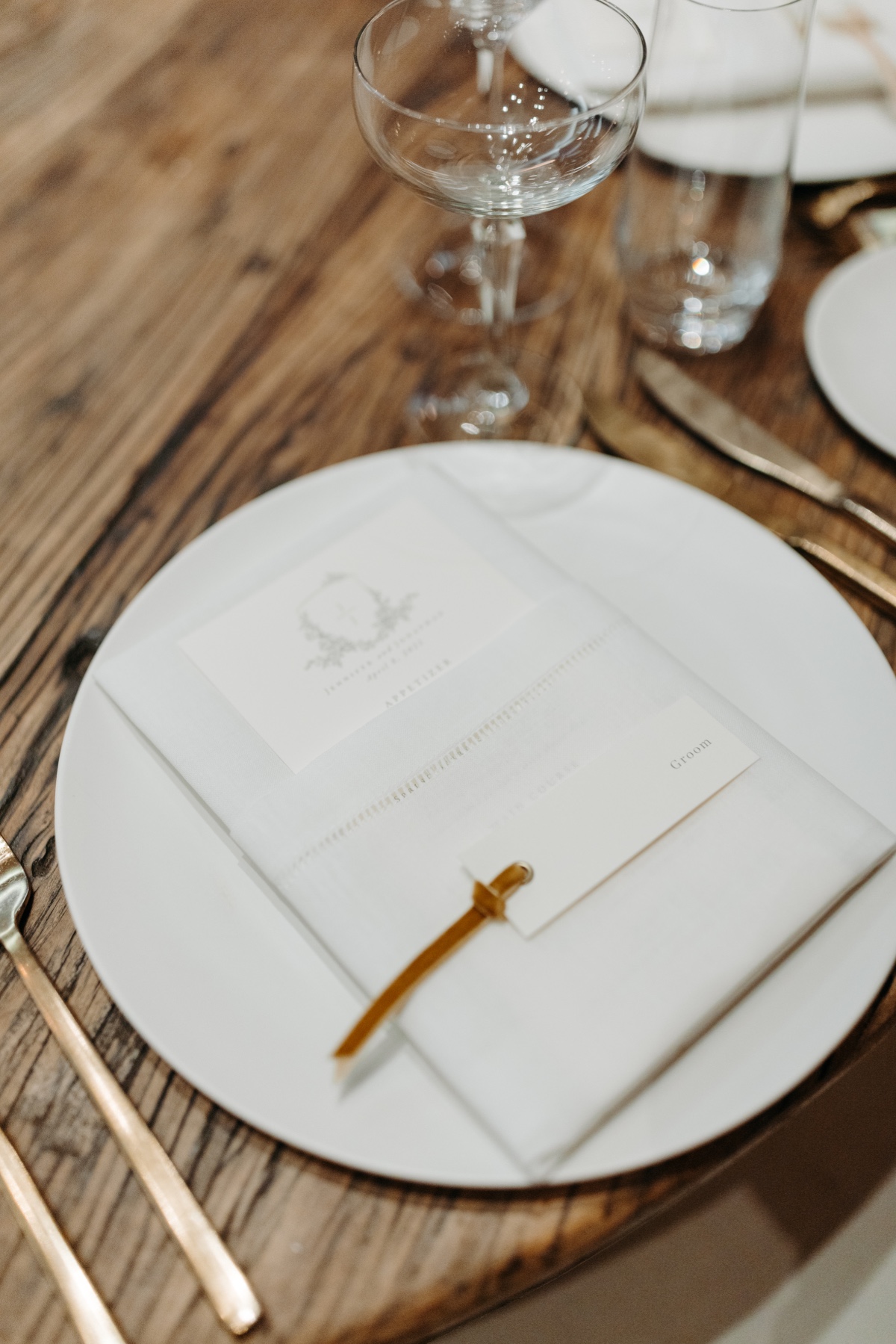 simple wedding place settings