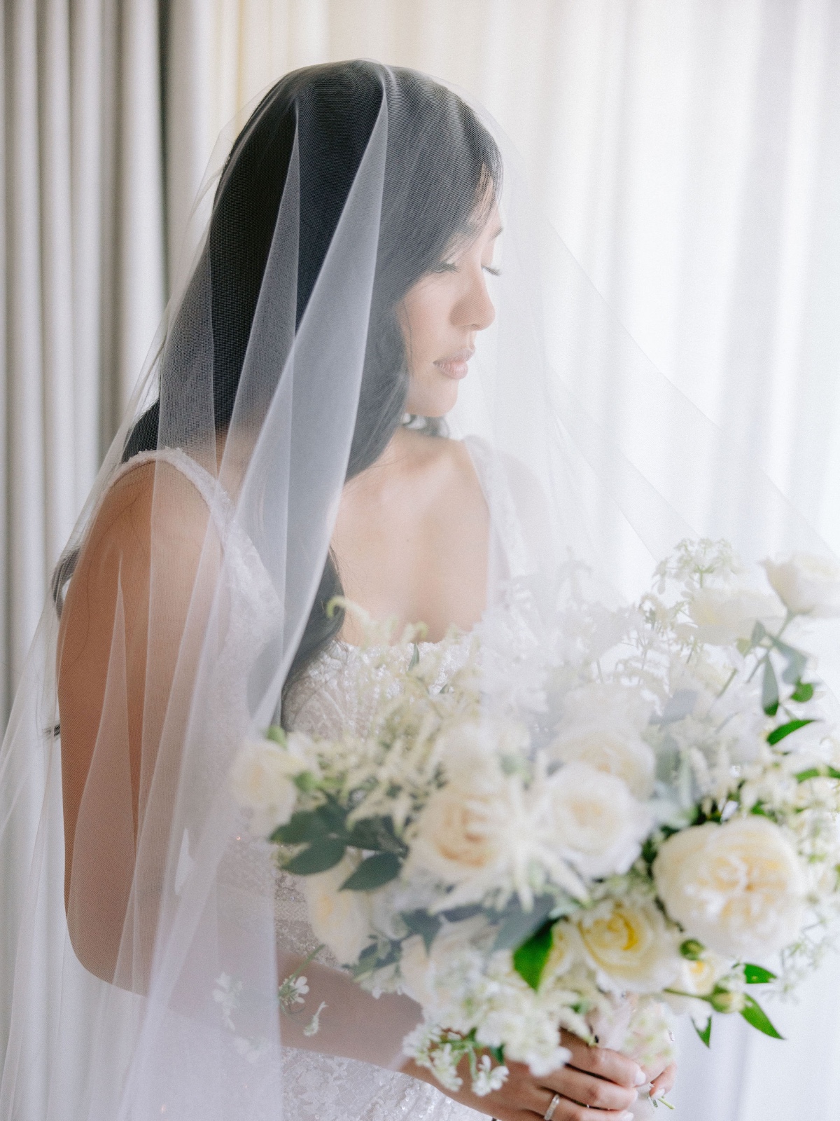 Elegant bride with lace veil 