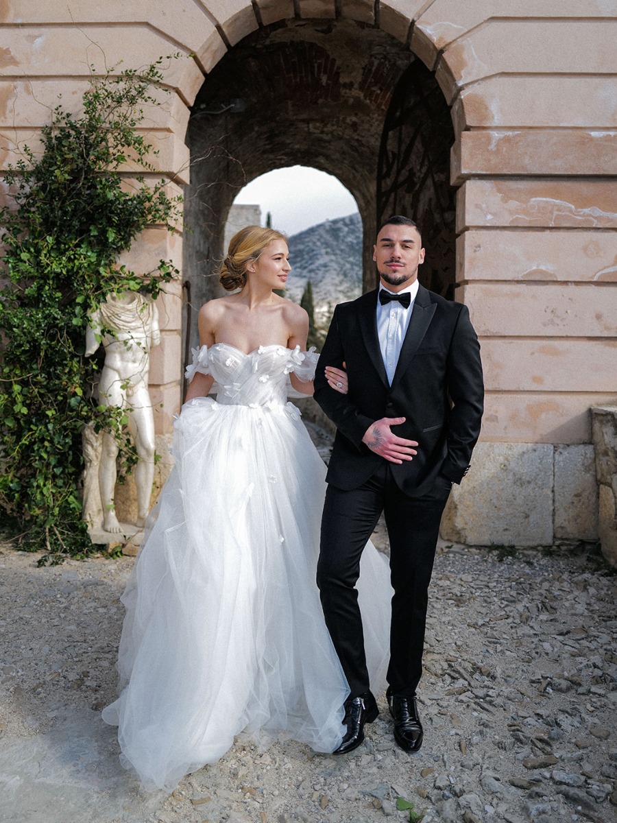 A micro wedding fit for royalty: glamorous details and breathtaking views