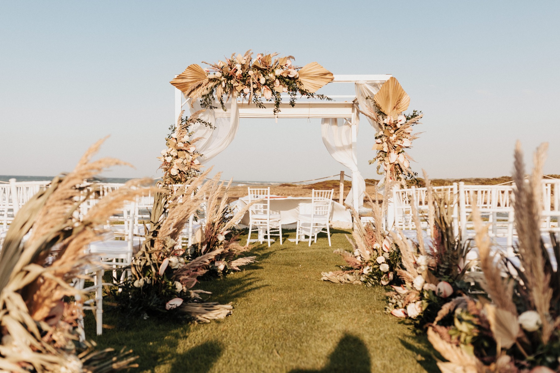 how to use palm fronds in wedding arrangements