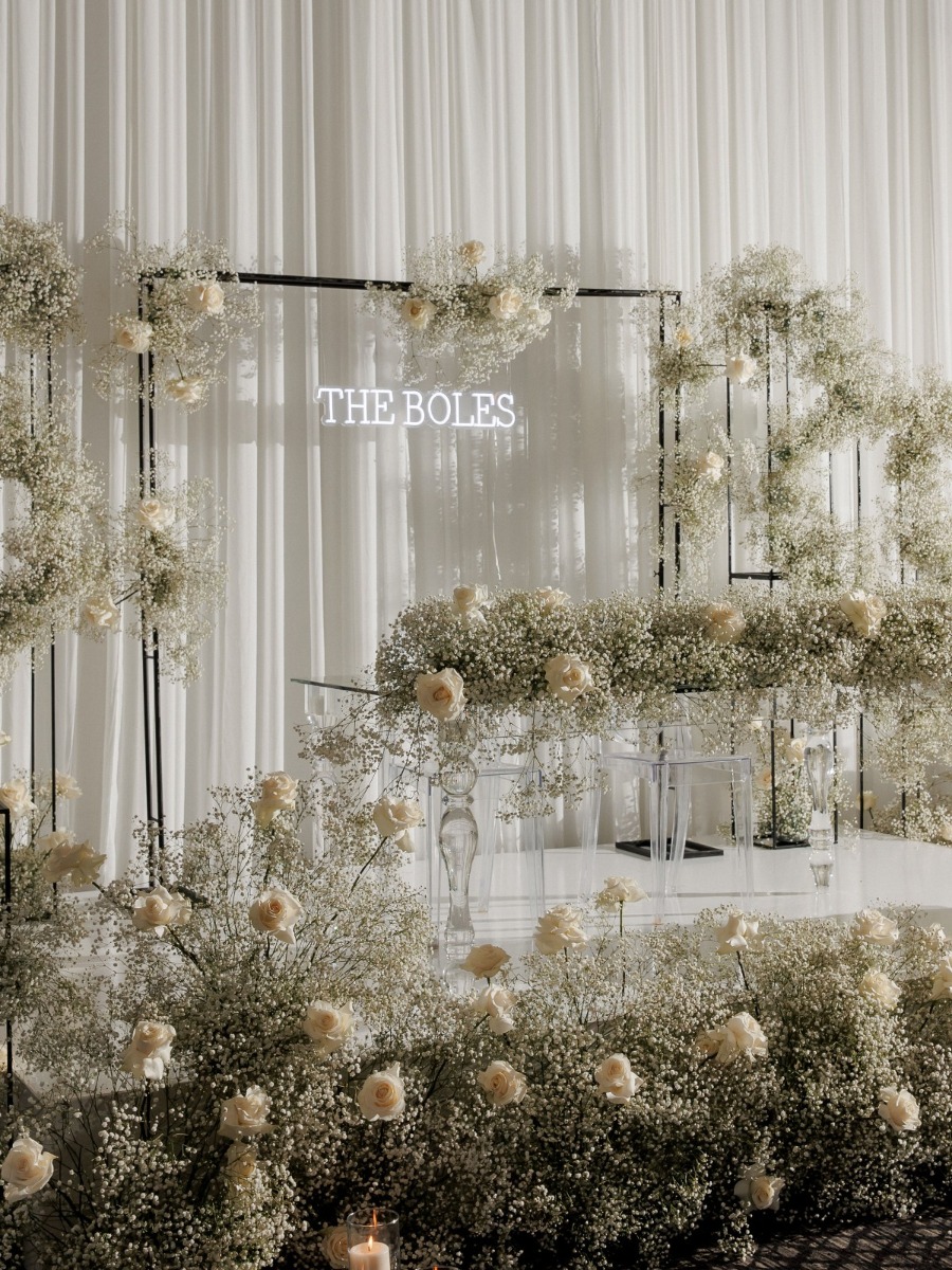 This Bride Used Baby's Breath to Create a Dreamy, Lavish Wedding