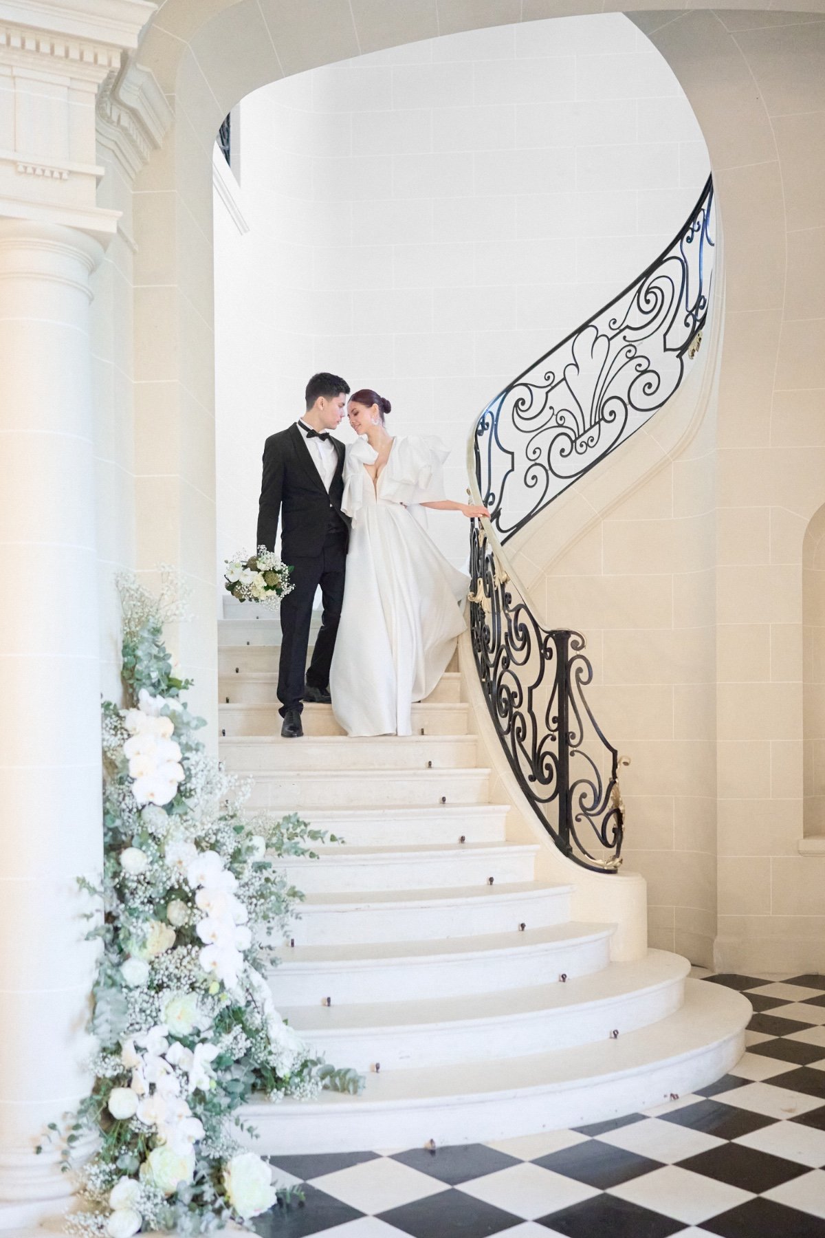how to style a staircase for your wedding