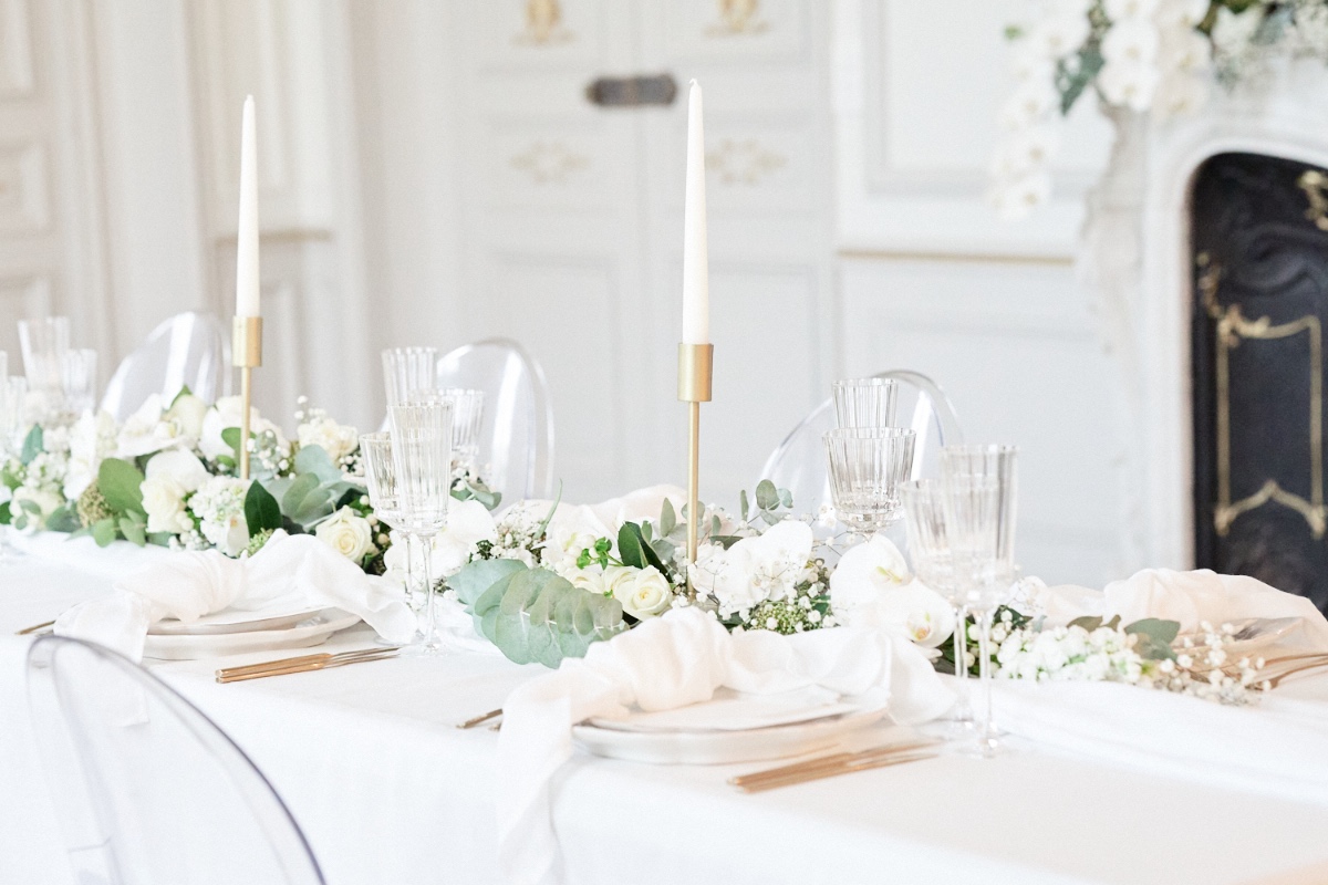 all white floral table runner for wedding