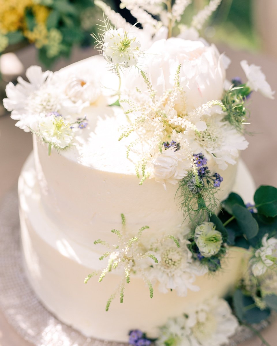 wedding cake with wildflowers