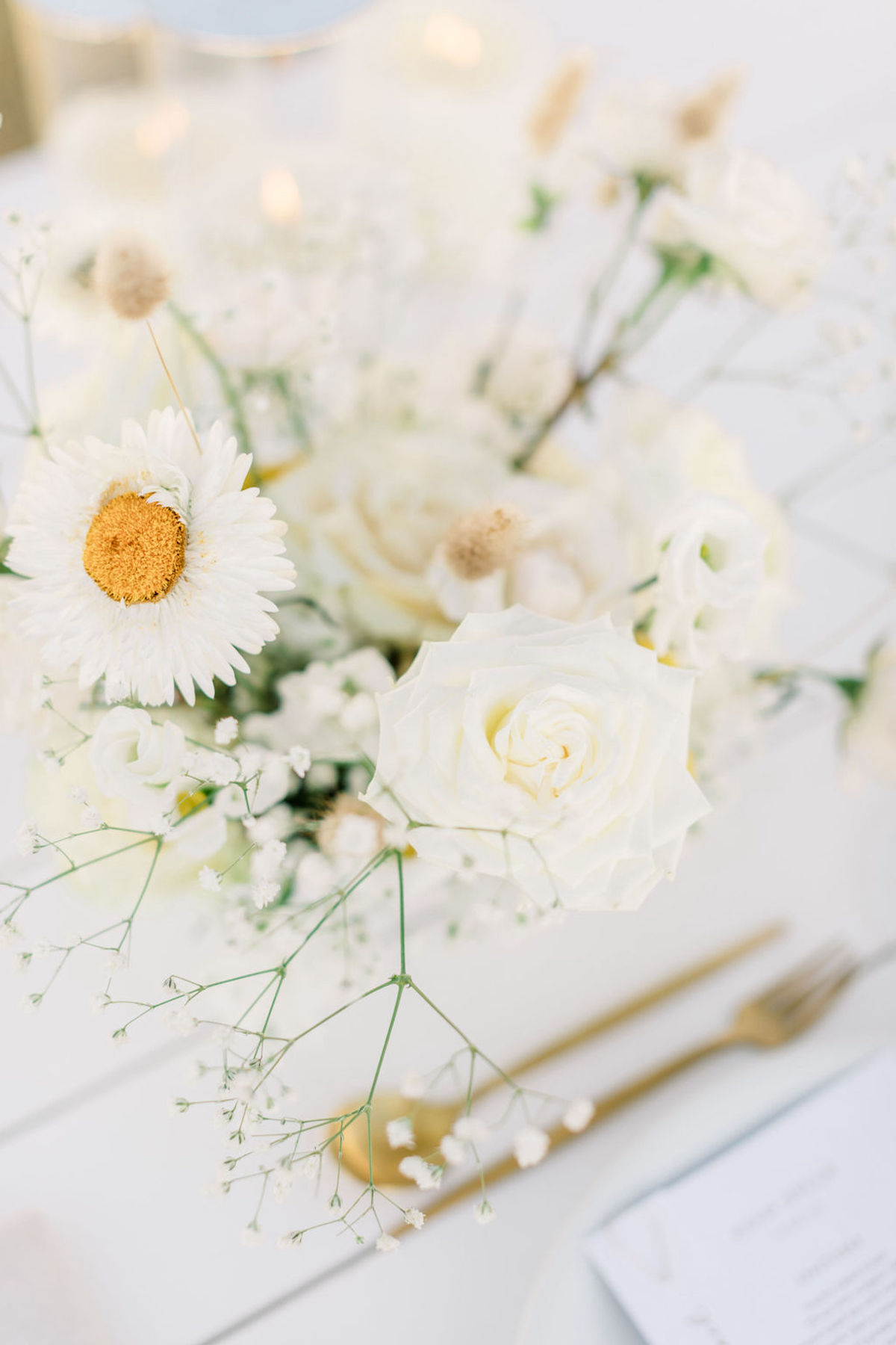 wedding centerpieces with daisies