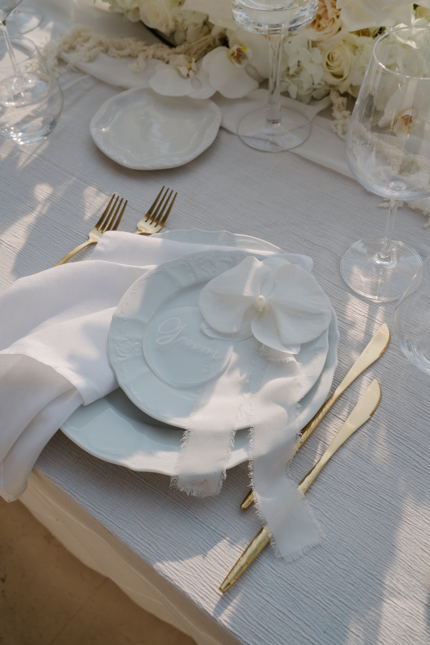contemporary cream place setting for wedding