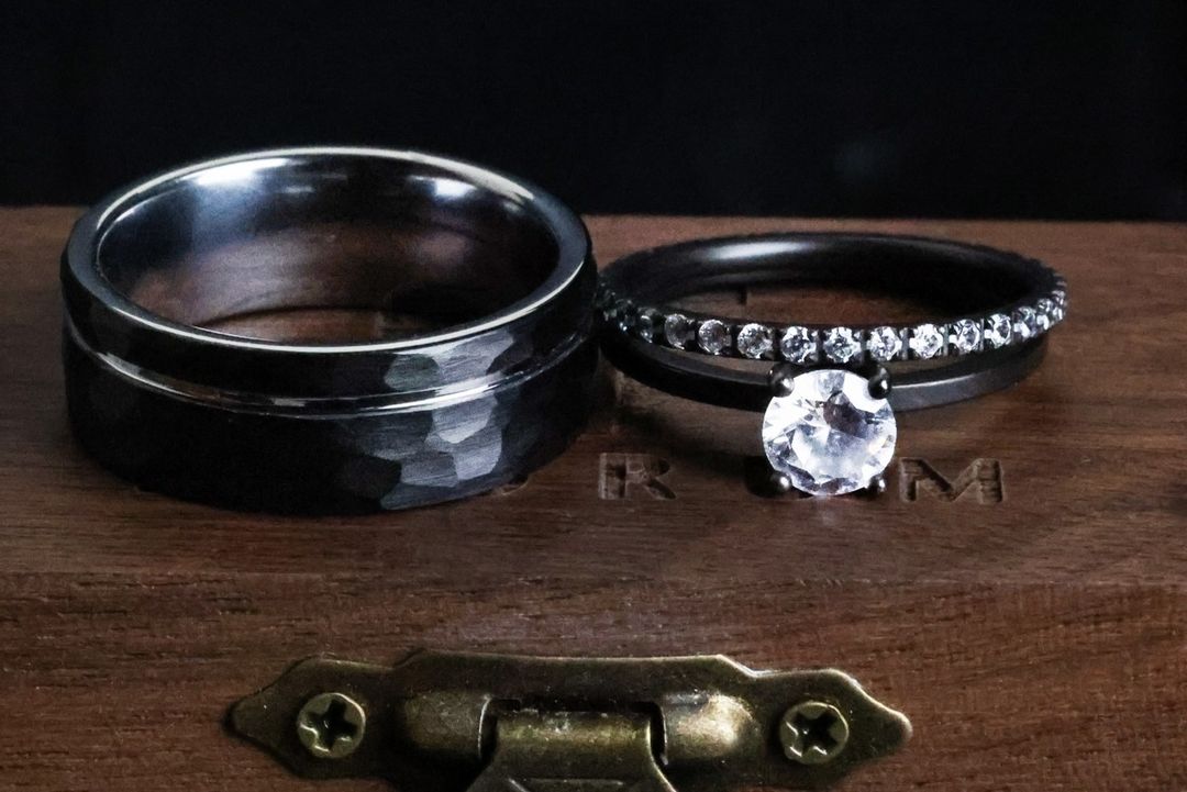 black hammered wedding rings from Thorum