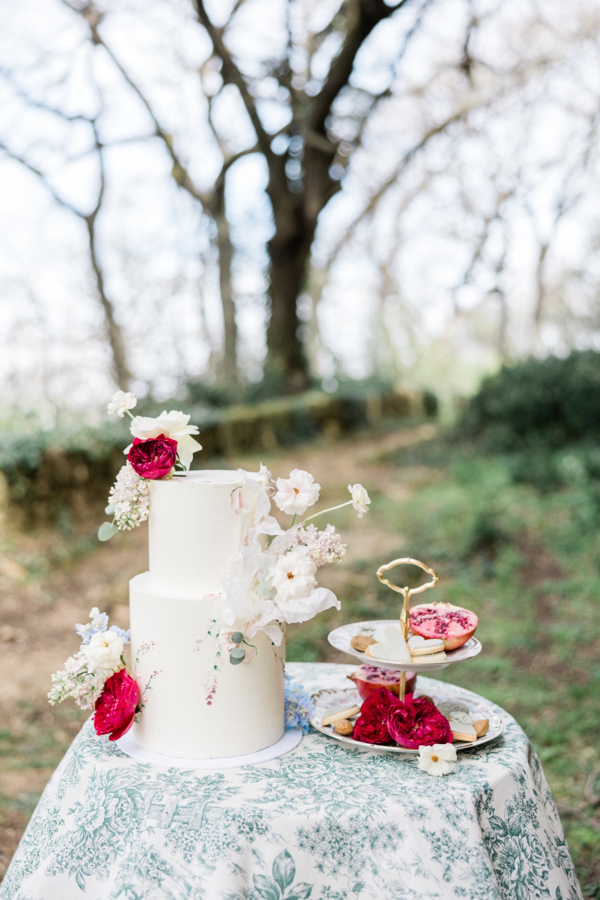 contemporary floral wedding cake