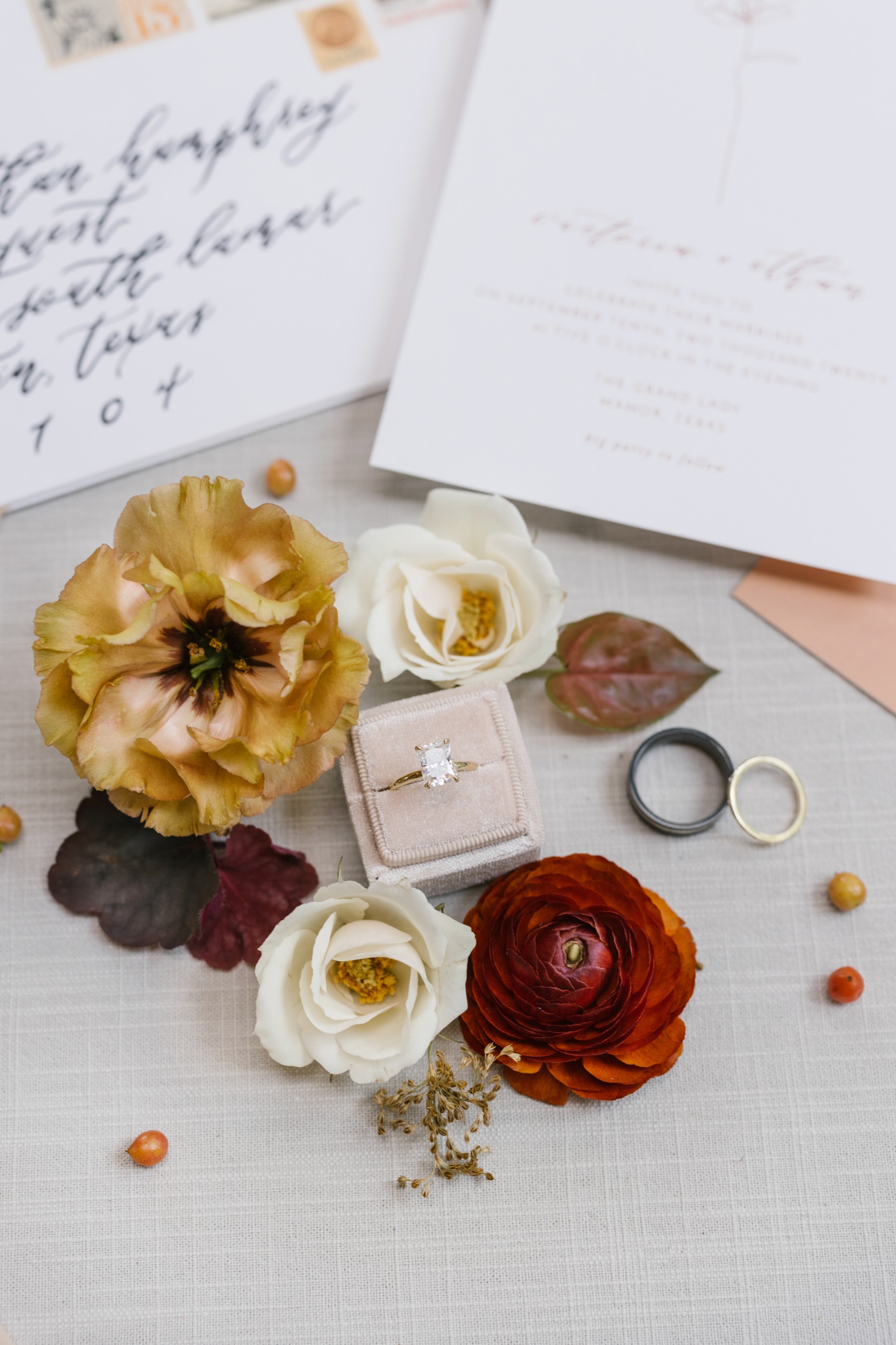 Modern wedding ring with moody florals