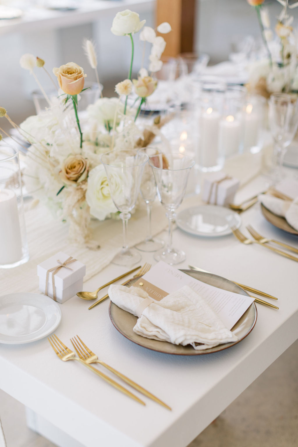 shades of nude centerpieces