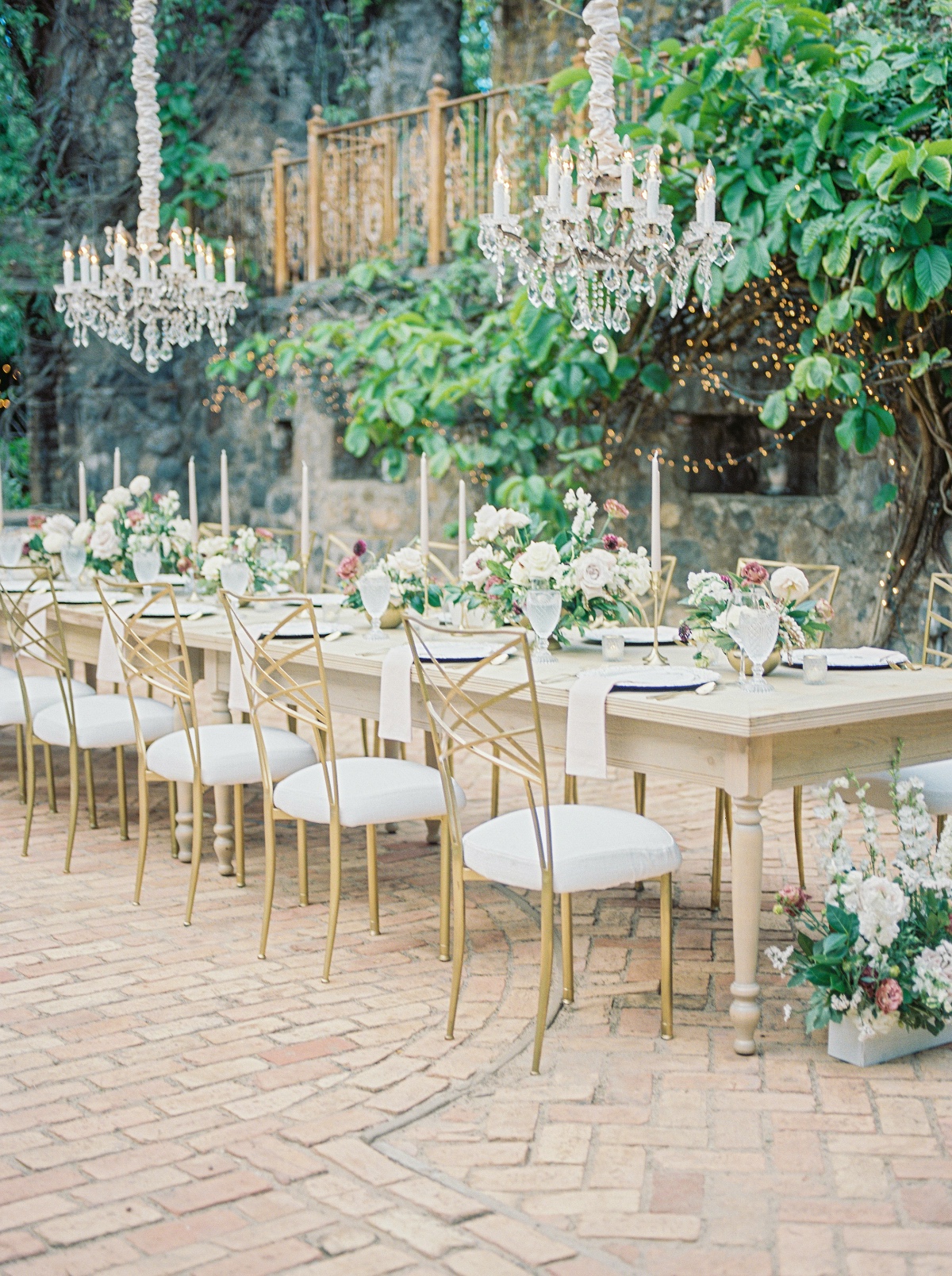 gold chairs for wedding