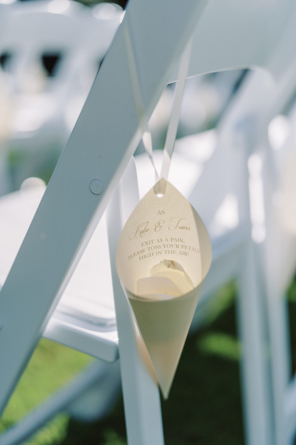 toss florals at wedding after ceremony