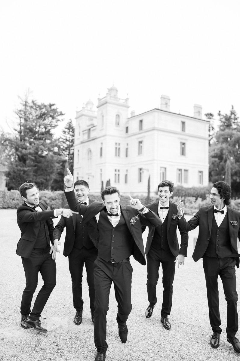 the-magnificent-magenta-chateau-trois-fontaines-provence-40