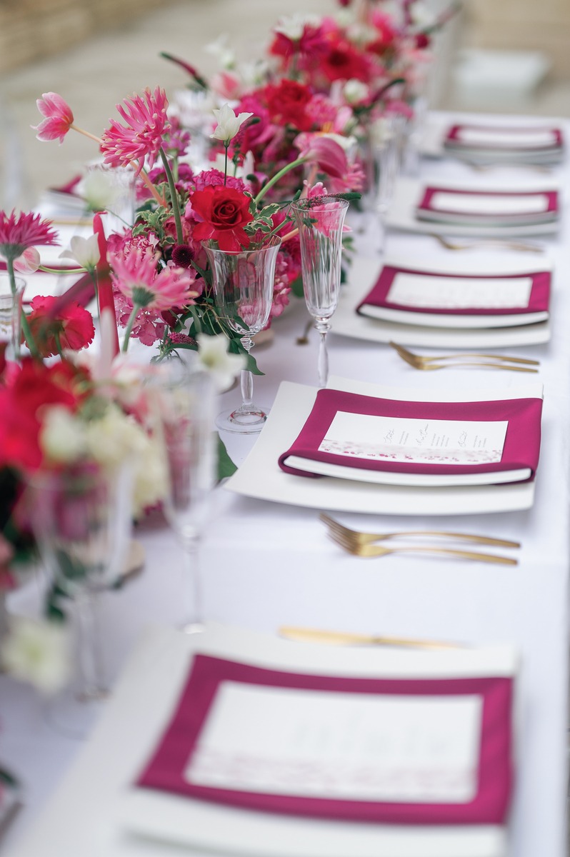 the-magnificent-magenta-chateau-trois-fontaines-provence-46