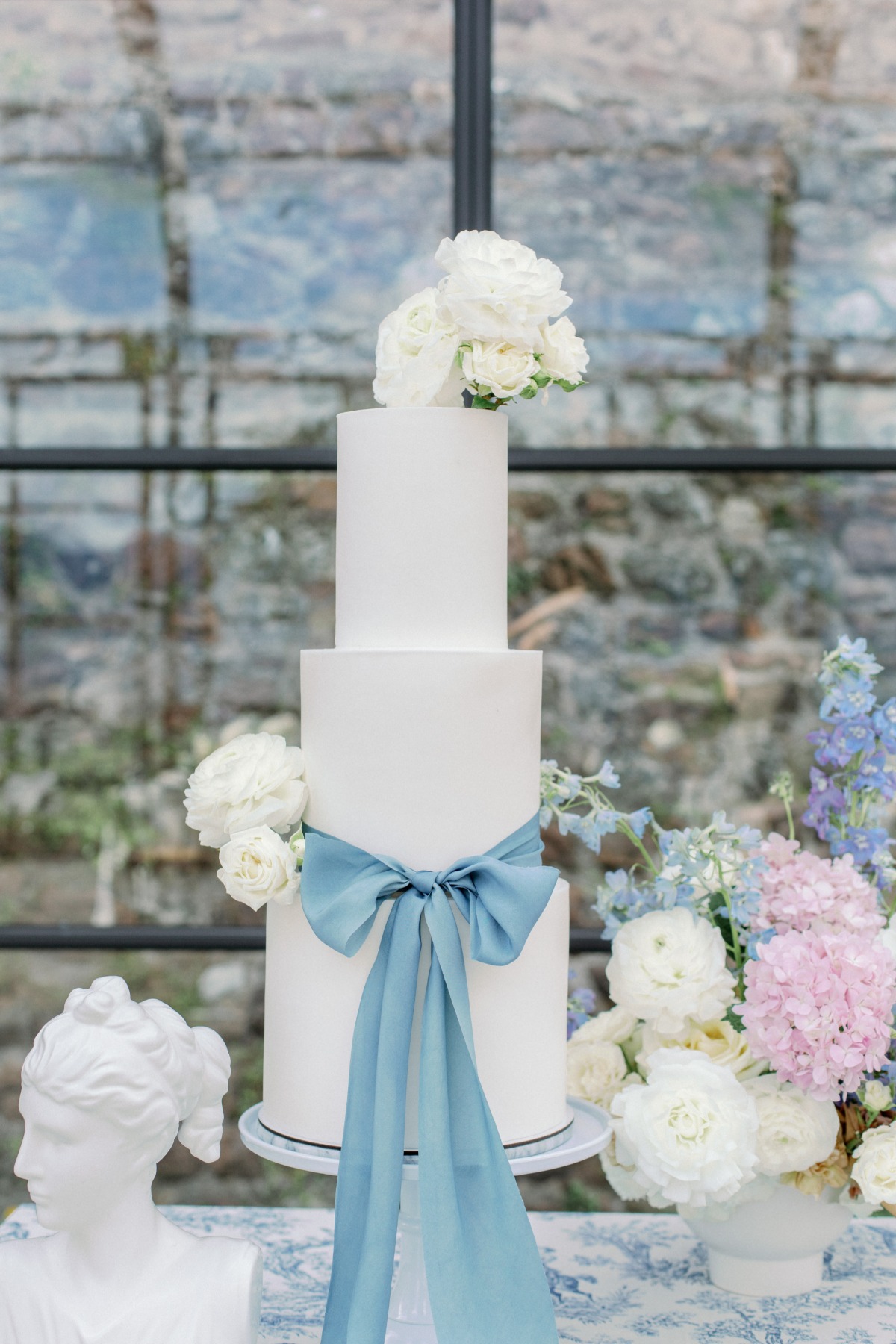 wedding arrangements with hydrangeas