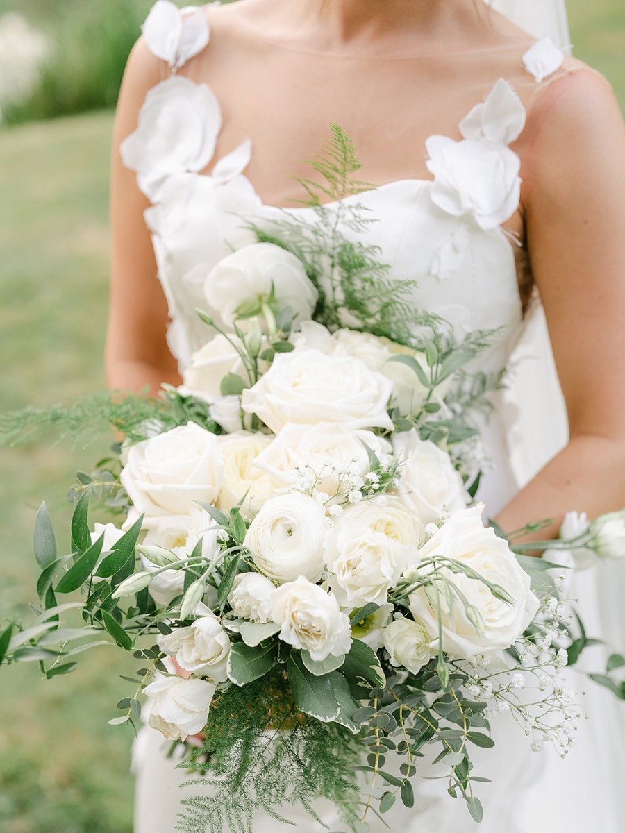 Cozy garden wedding at secluded Pennsylvania estate