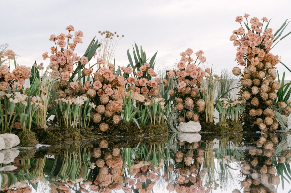 secret garden inspired wedding flowers