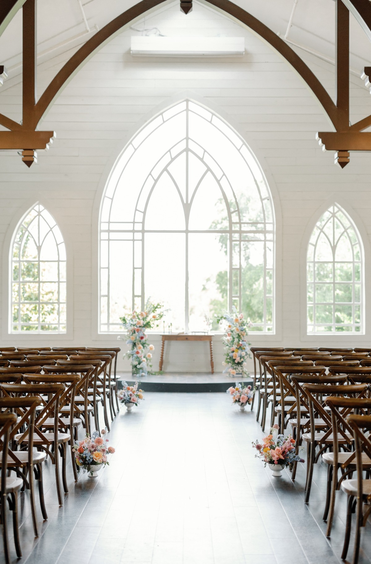 simple church wedding florals