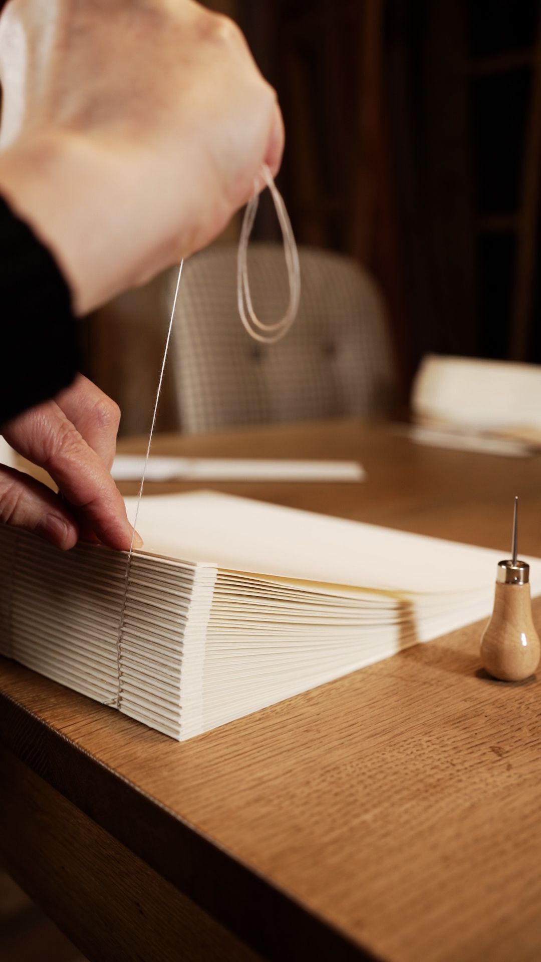 hand binding on wedding books by Liumy Albums