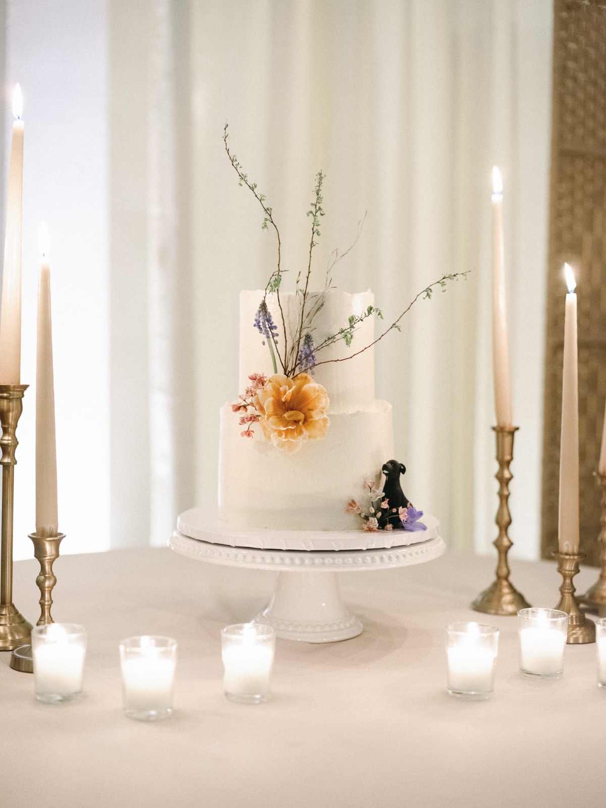 deicate floral wedding cake
