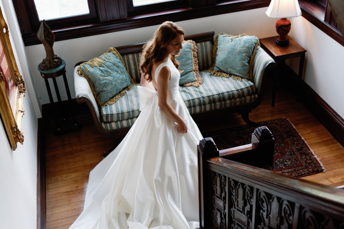 Timeless bride in mansion wedding venue