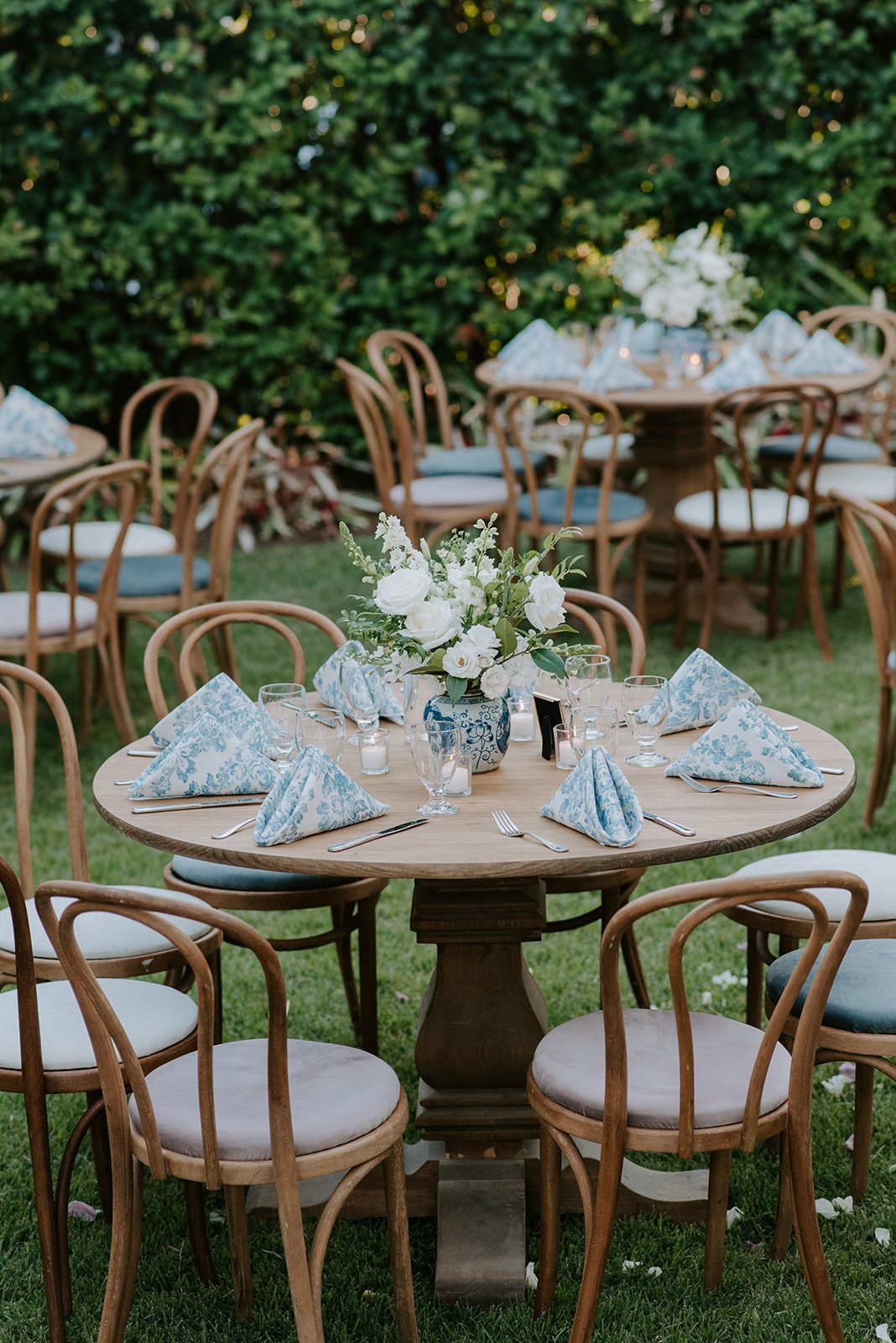blue and white wedding decor