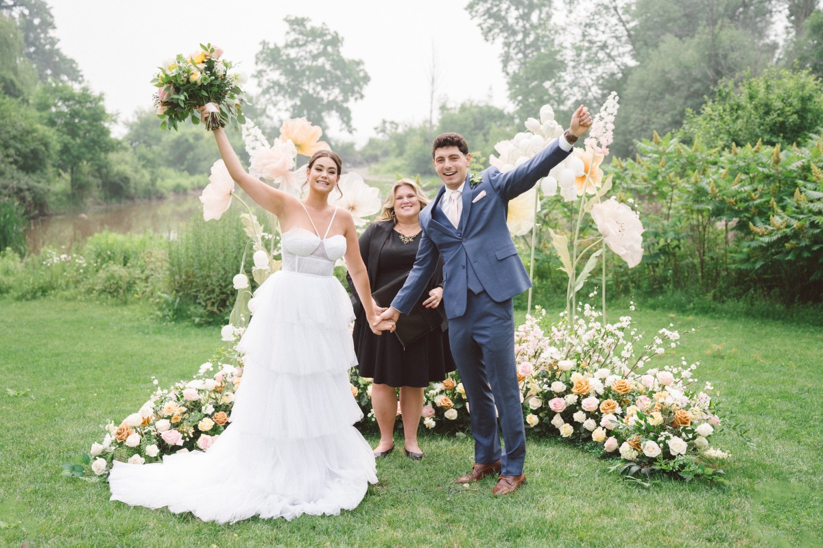Newlywed cheers at floral ceremony 