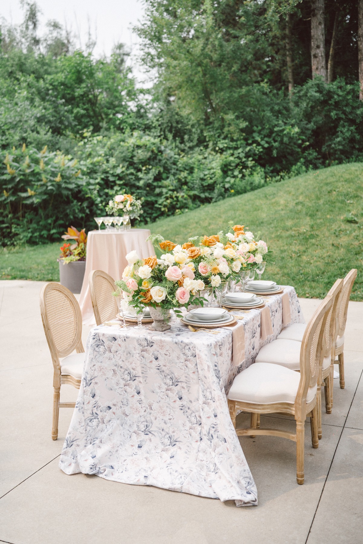 Garden party reception table 