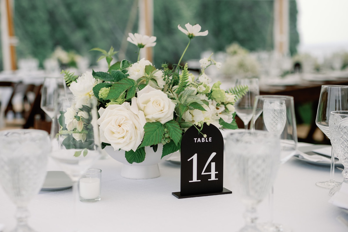 Modern monochrome table numbers