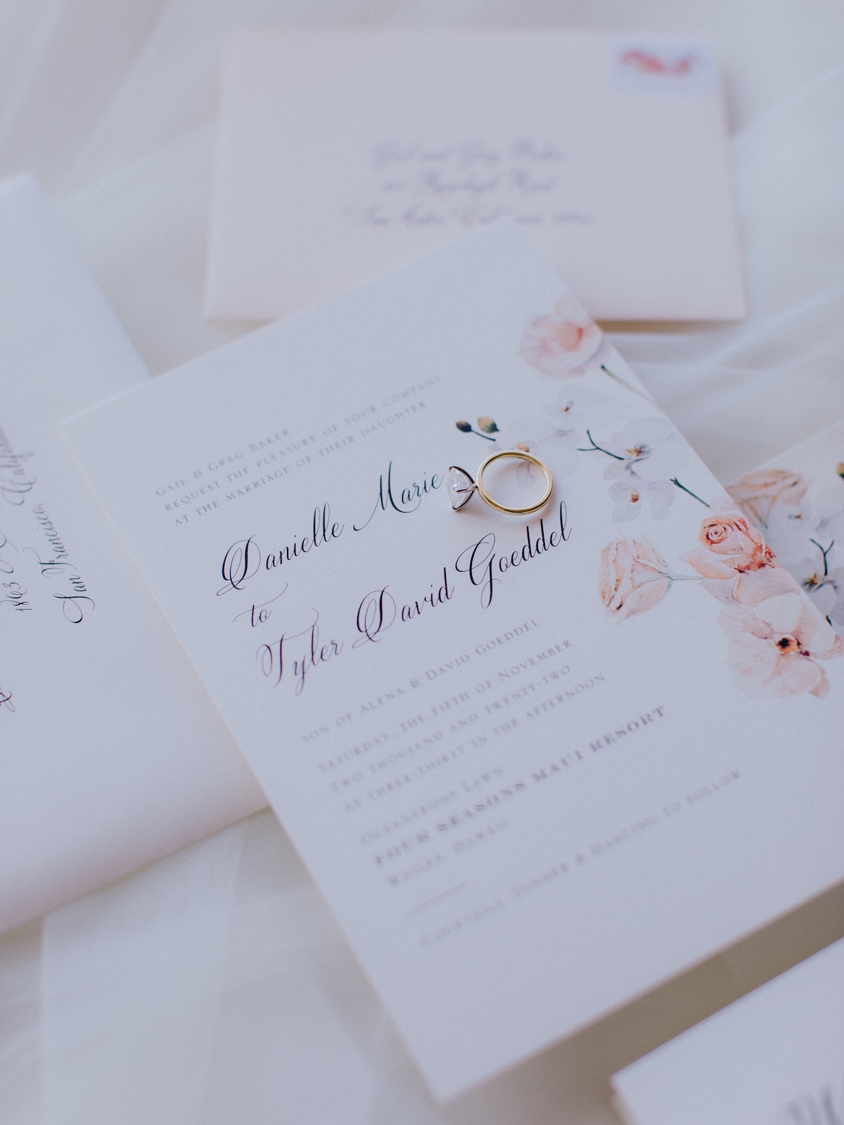 Elegant floral wedding invitation 