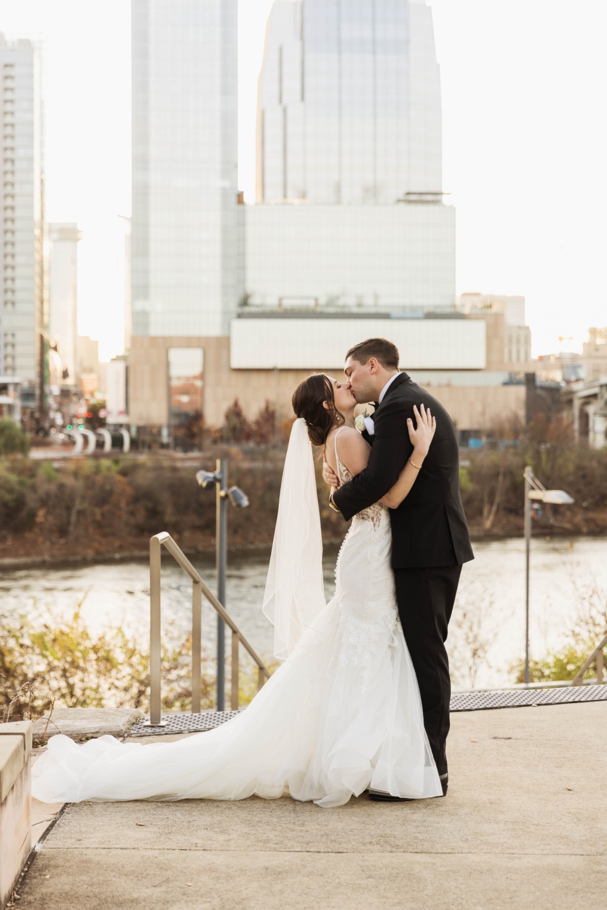 Nashville bride and groom kissing