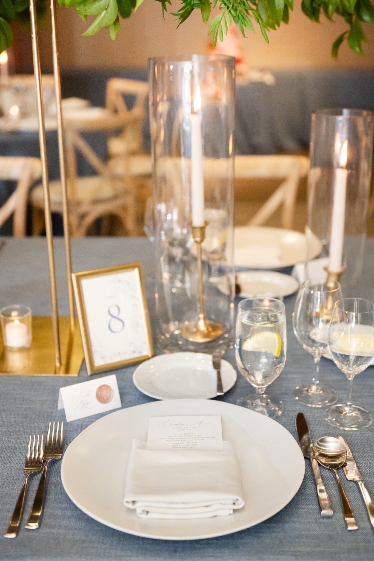 blue and gold tablesettings