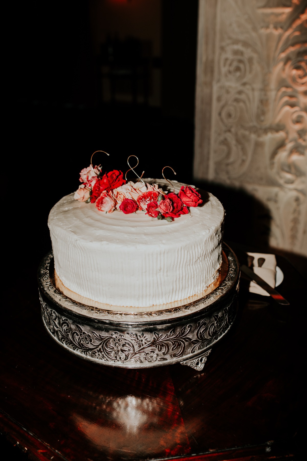 Modern simple wedding cake with flowers