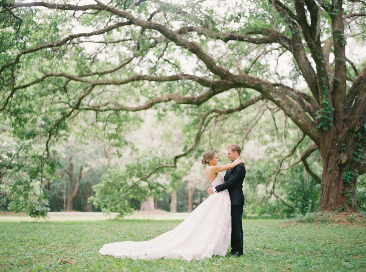 Classic wedding portraits with trees 