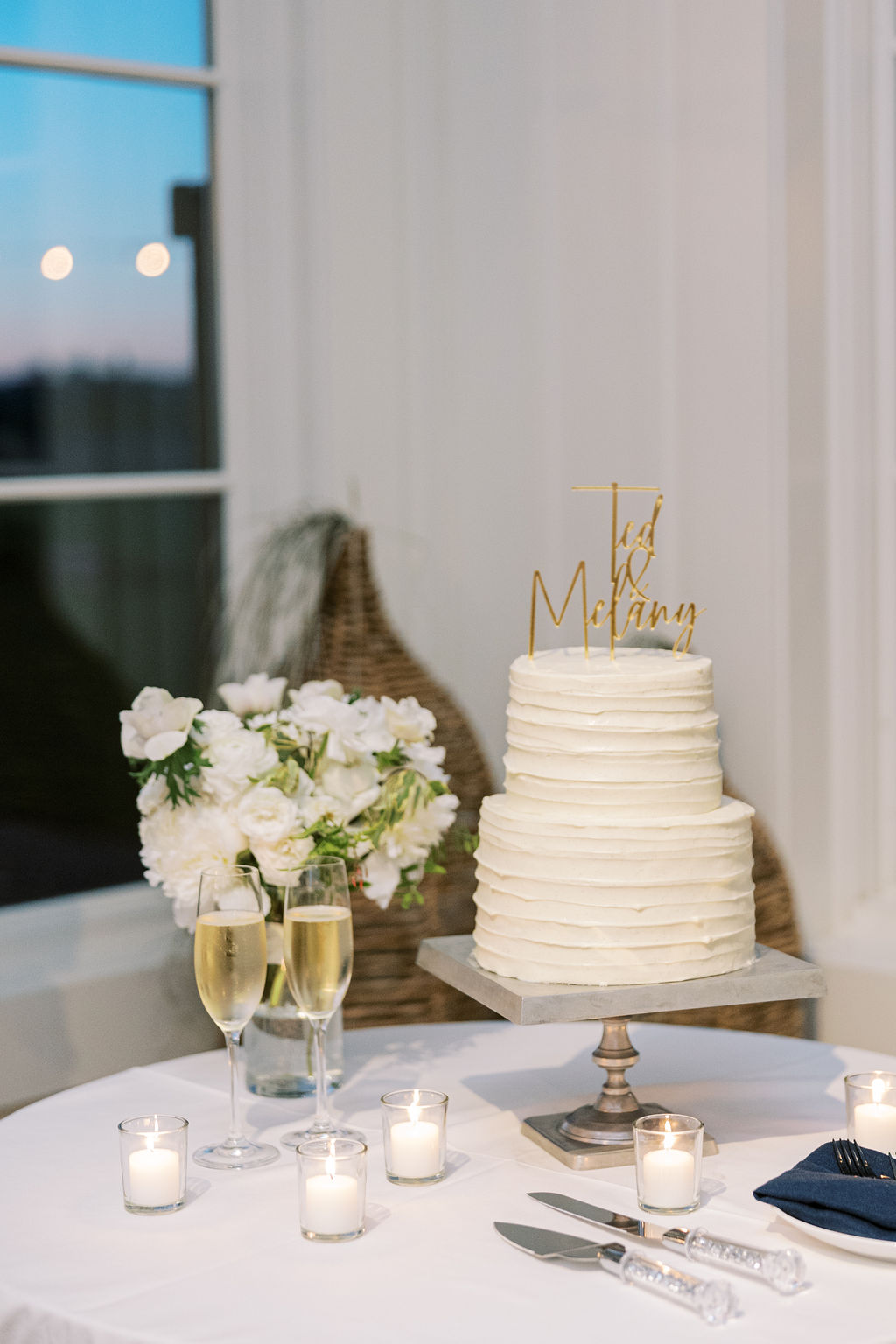 Modern minimalist textured wedding cake 