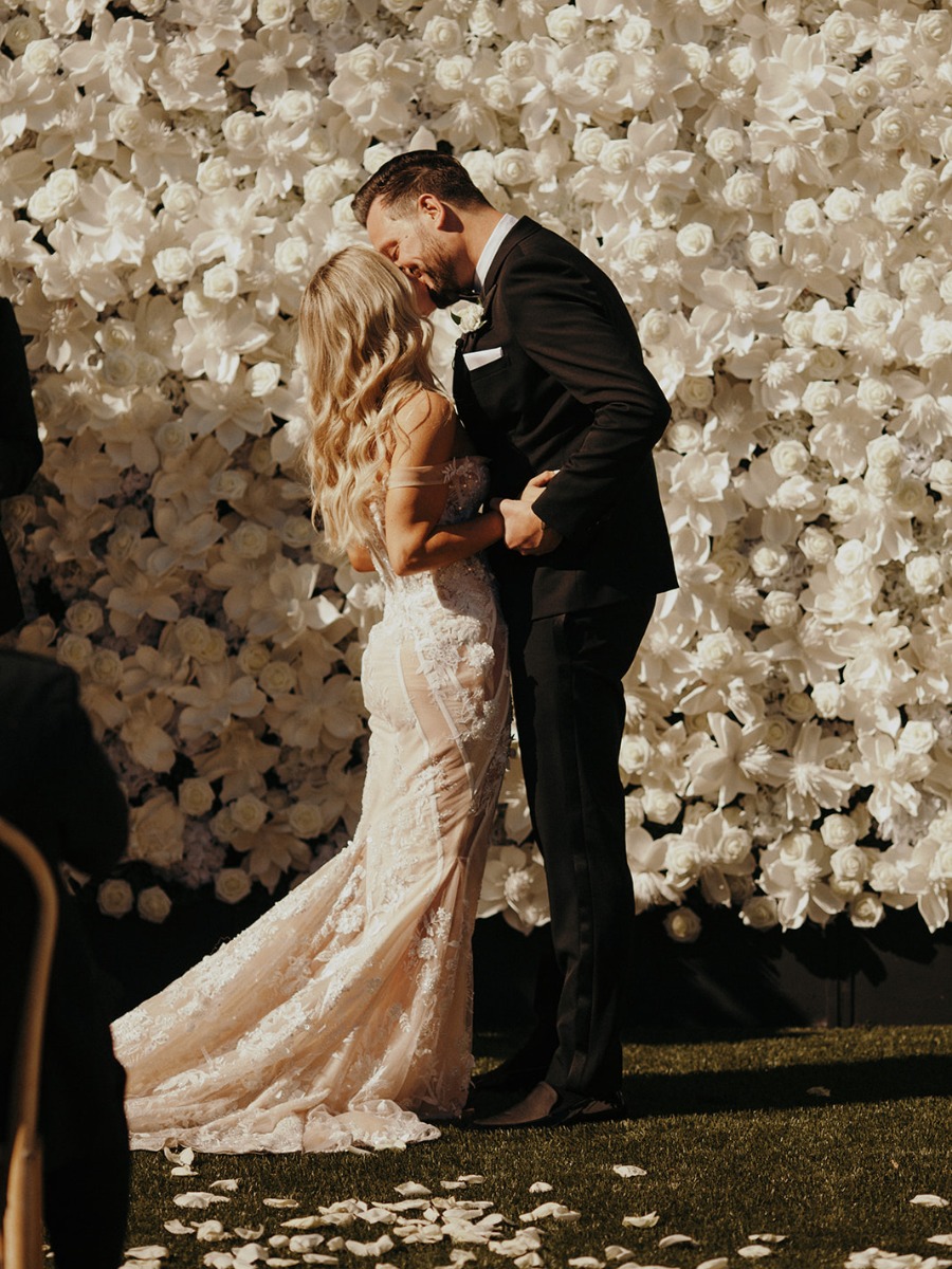 White florals & twinkle lights dazzle in this chic Napa wedding
