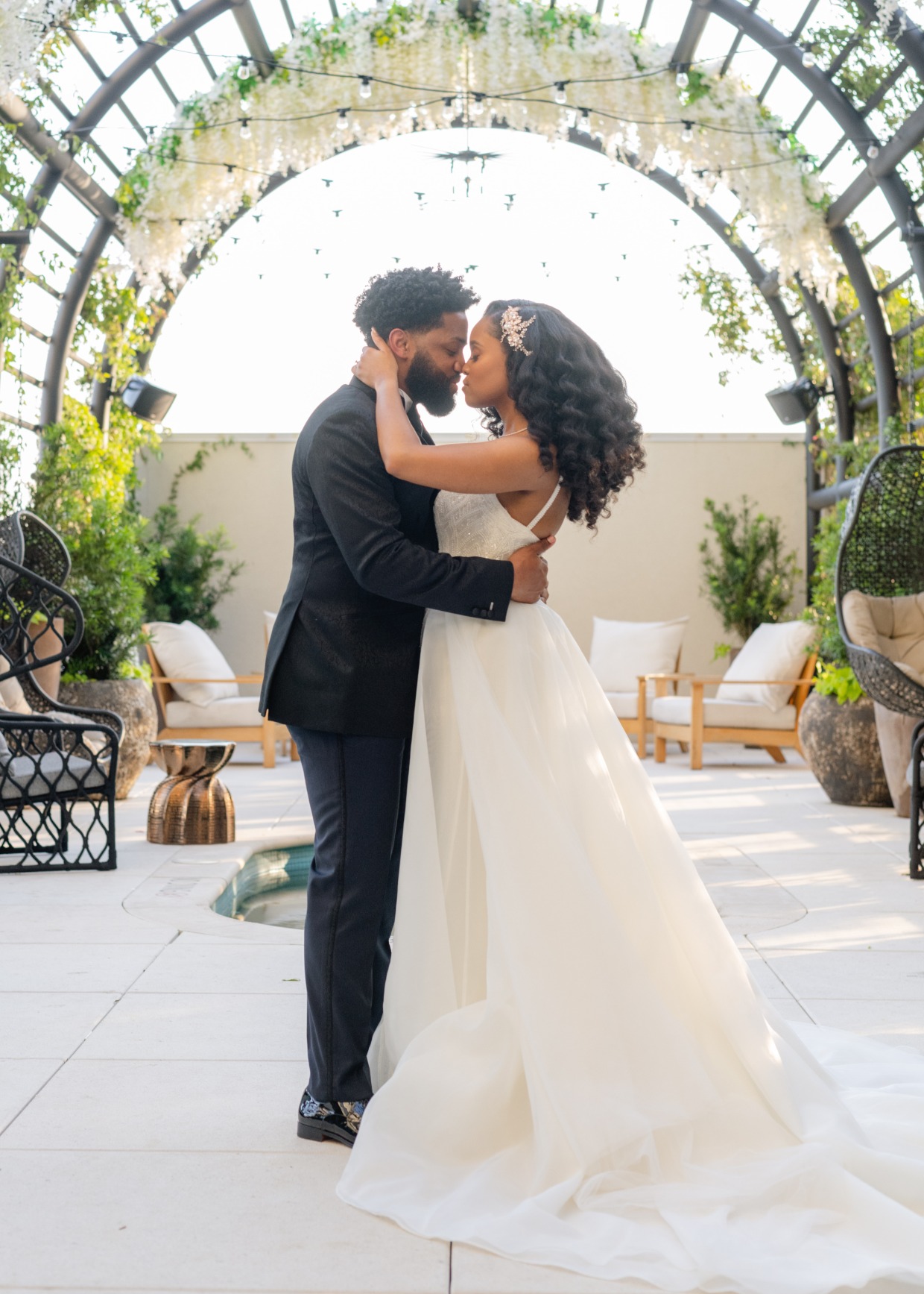 Blog  How to Nail that First Kiss Photo: Do's and Don'ts