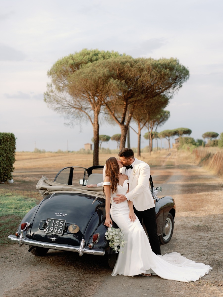 Intimate all-white Roman countryside wedding with chic organic style