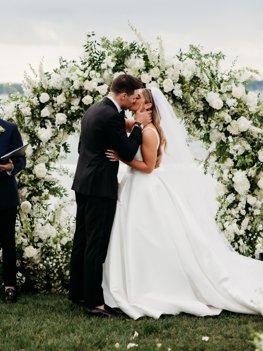 A pro hockey player married his princess in Newport, Rhode Island