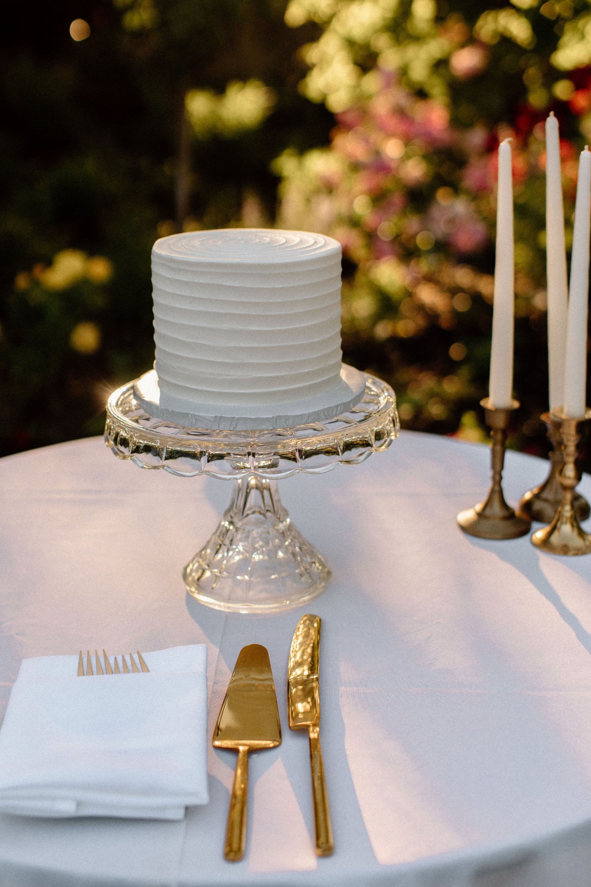 minimalist buttercream wedding cake 