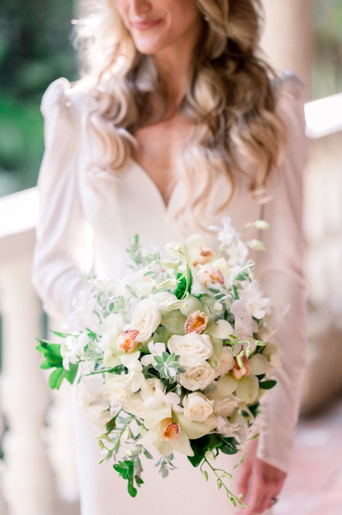peach and white wedding flowers