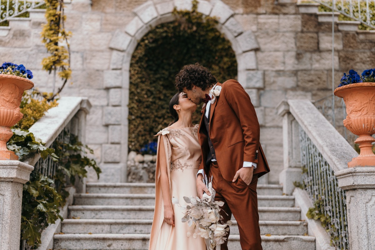 Bride and groom kiss at Hotel Villa Cipressi 